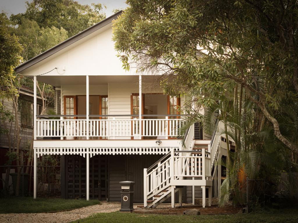 33 Essex Rd, Indooroopilly, QLD 4068