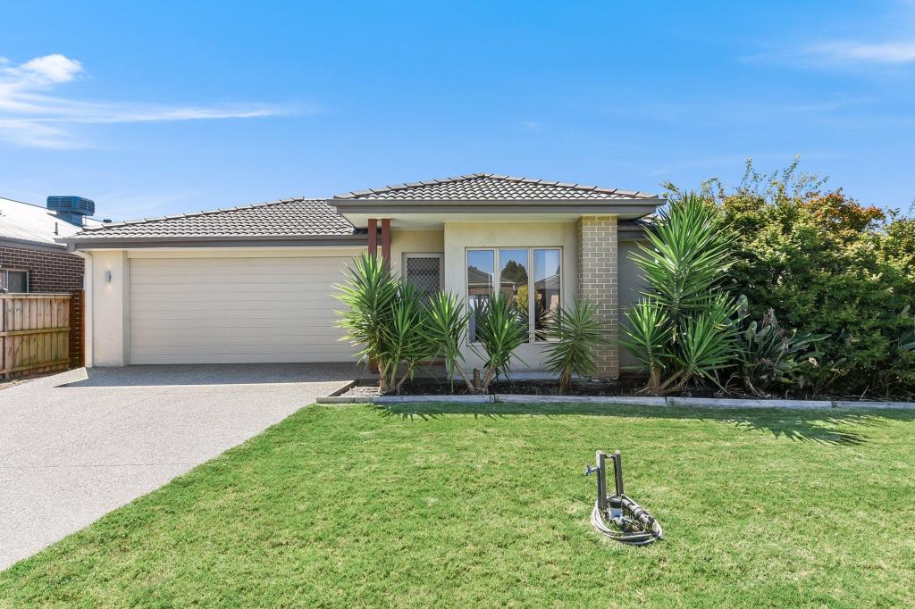 10 Mitta Mitta St, Clyde North, VIC 3978