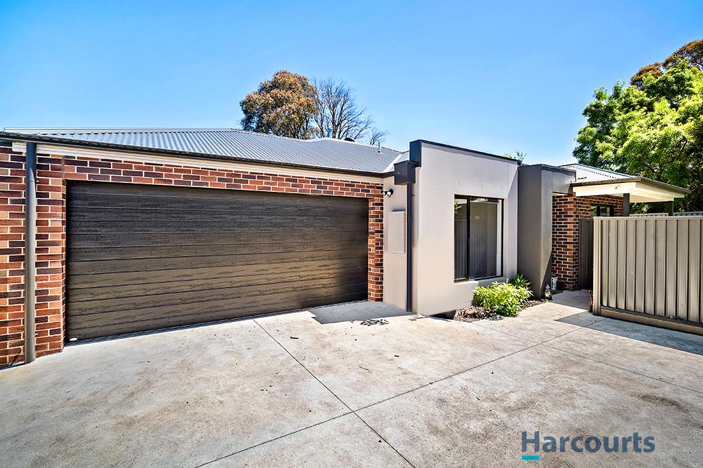 2/61 GILLIES ST S, ALFREDTON, VIC 3350