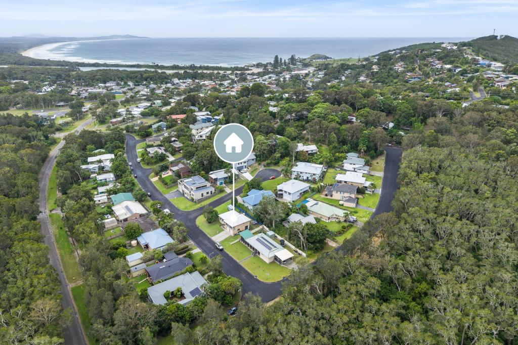 12 Charles Parry St, Crescent Head, NSW 2440