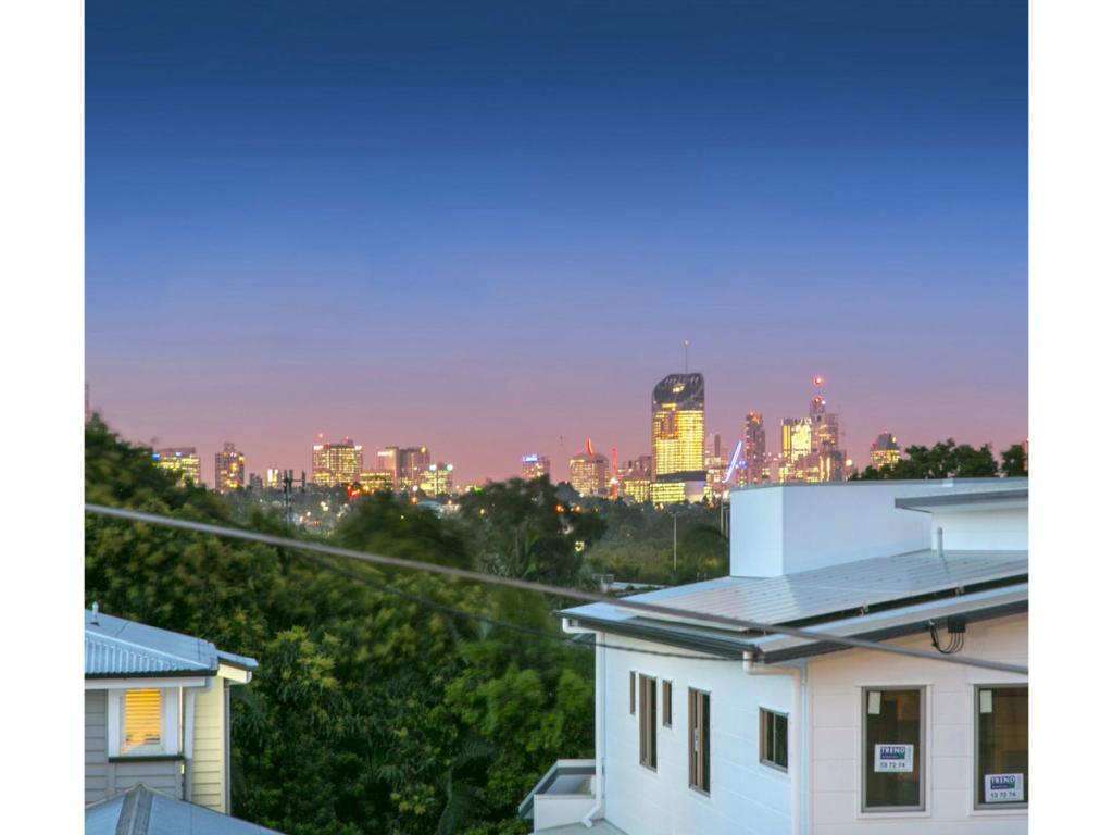 8 Athol St, Yeronga, QLD 4104