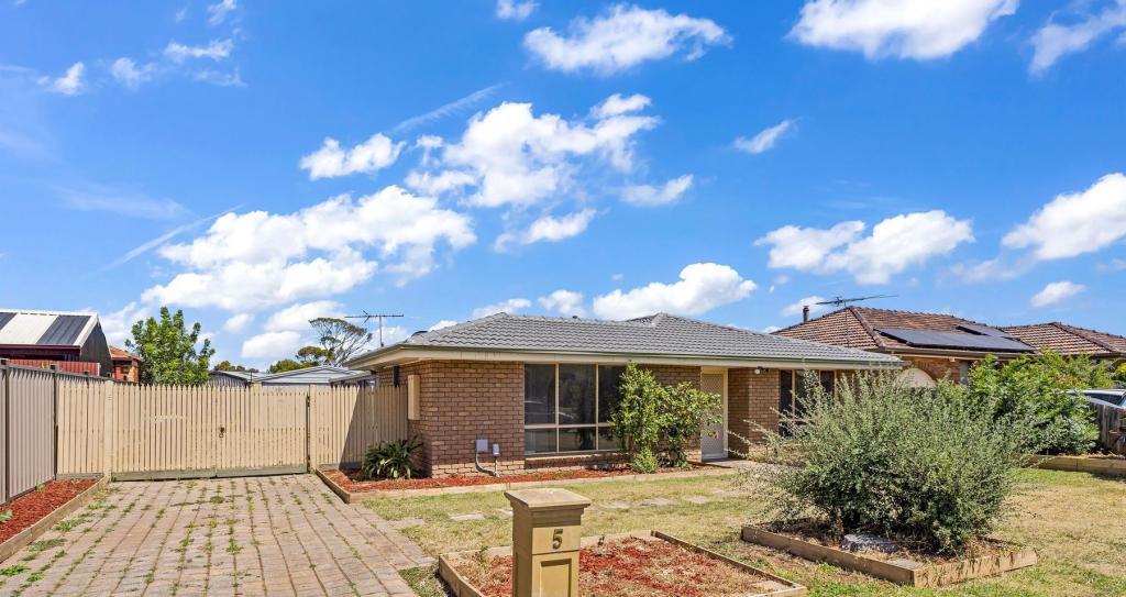 5 Christina Cres, Kurunjang, VIC 3337