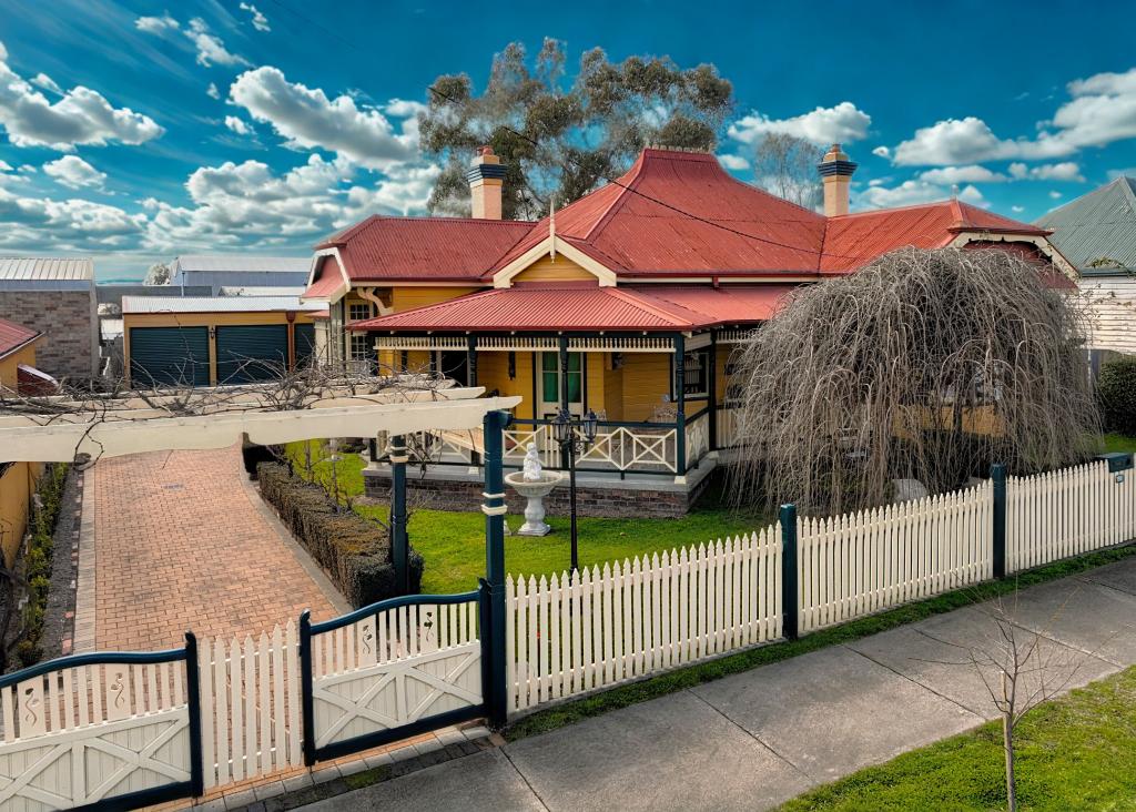 198 LANG ST, GLEN INNES, NSW 2370