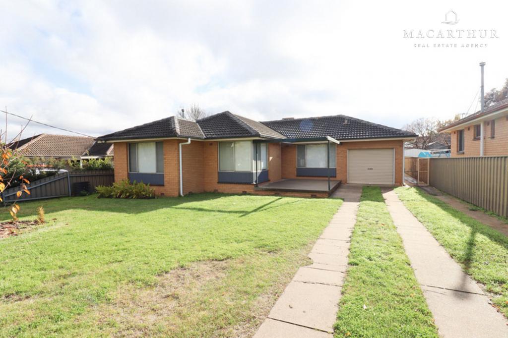 17 Leavenworth Dr, Mount Austin, NSW 2650