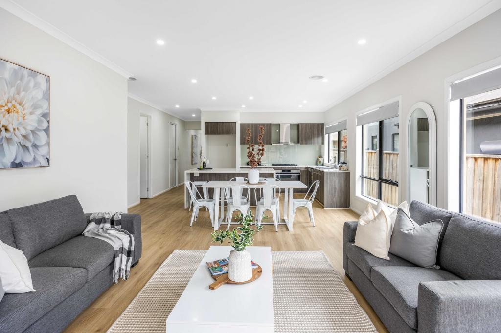 22 Lipizzan Cres, Taylors Lakes, VIC 3038