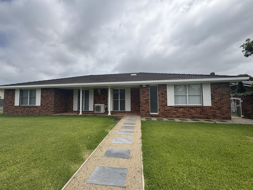 11 Cavalier Pde, Bomaderry, NSW 2541