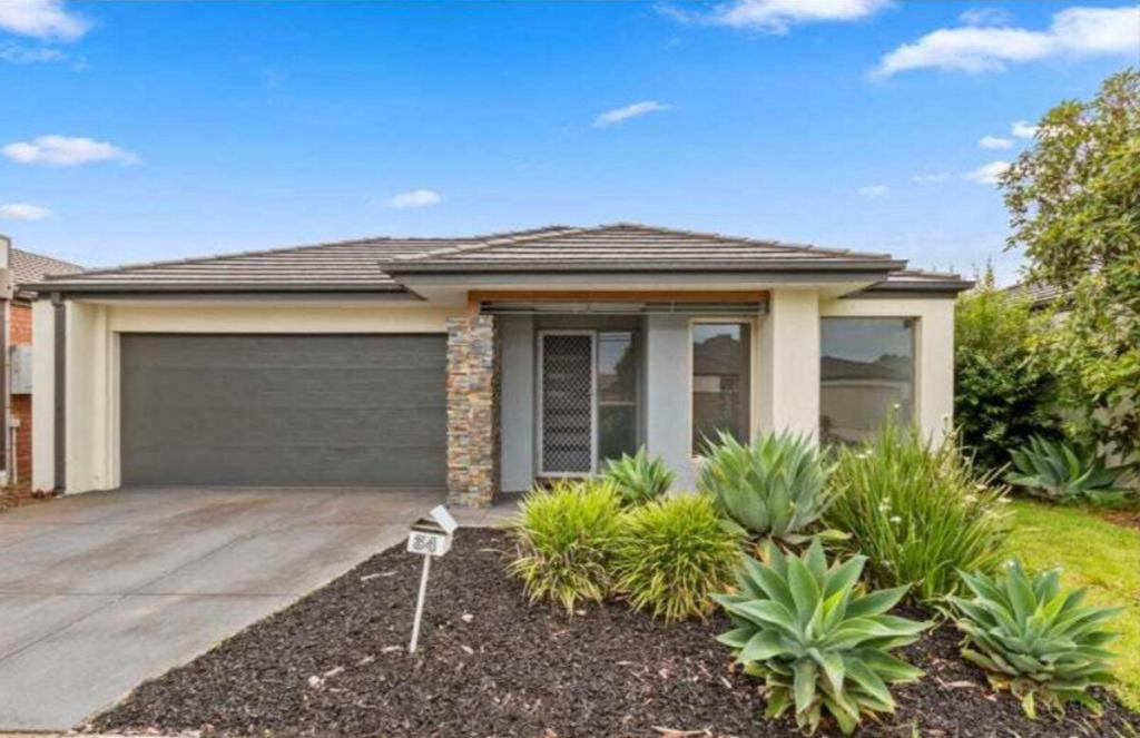 34 EDENBROOKE CIRCUIT, PAKENHAM, VIC 3810