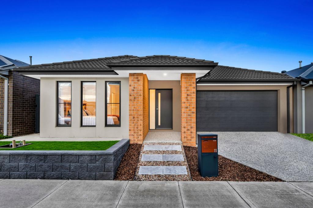 11 GIAN ST, CLYDE, VIC 3978