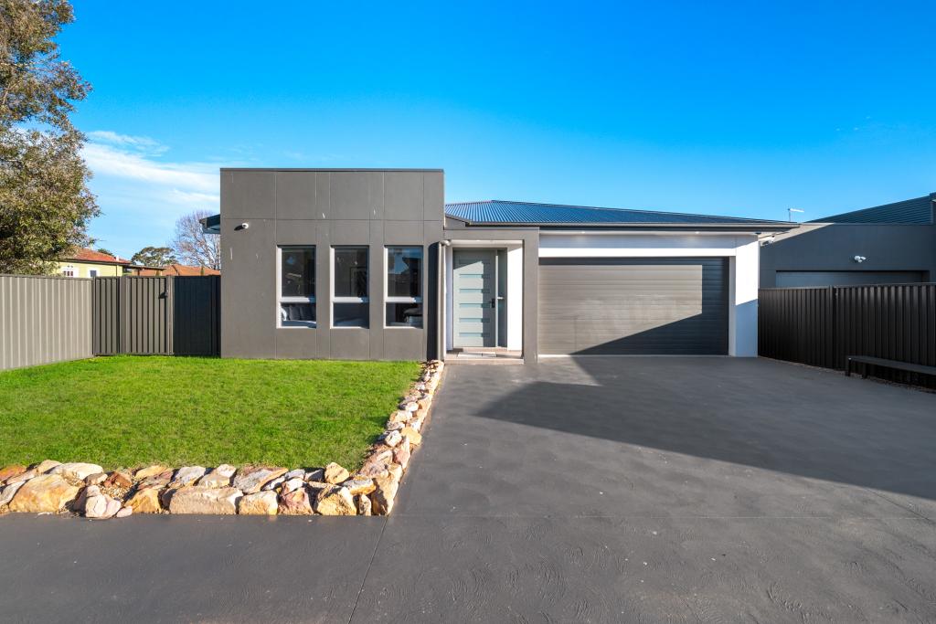 6 Hoxton Pl, Spring Farm, NSW 2570