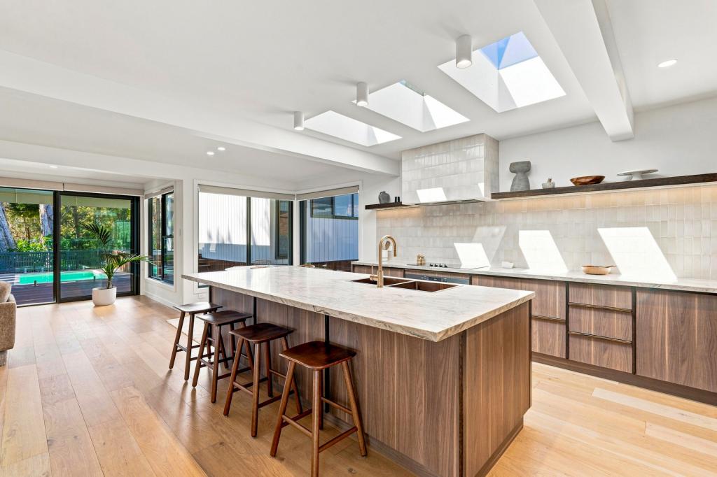 25 Natuna Ave, Budgewoi, NSW 2262
