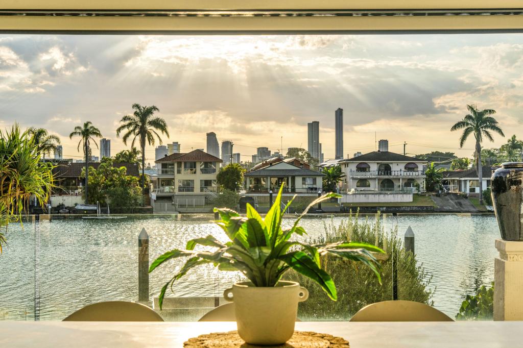 Residence 5,/17 Marseille Ct, Bundall, QLD 4217