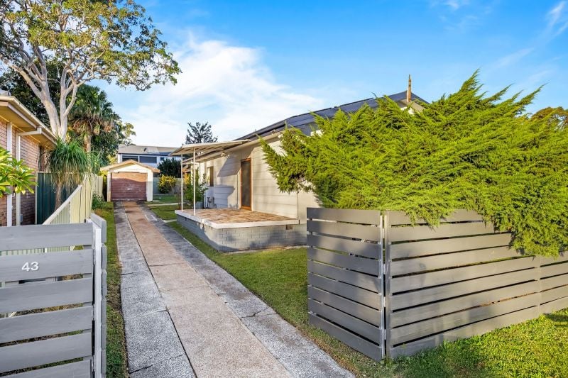 43 Manoa Rd, Budgewoi, NSW 2262