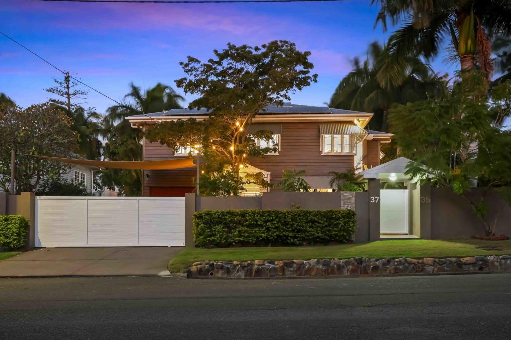 35-37 Sydney St, Labrador, QLD 4215