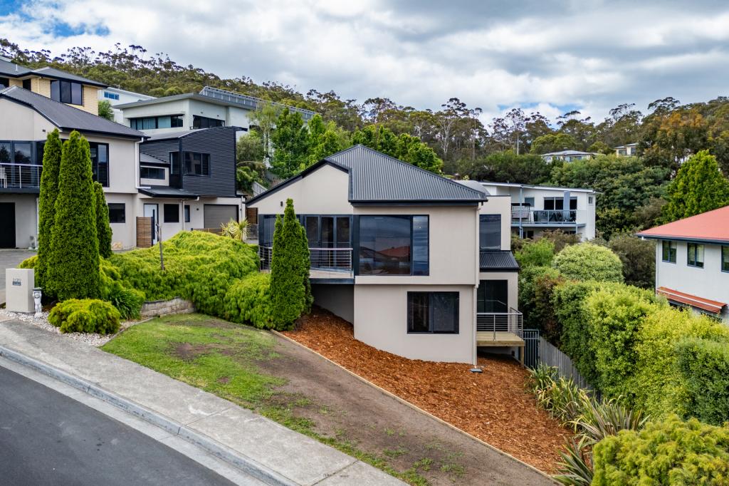 2/272 Carella St, Tranmere, TAS 7018