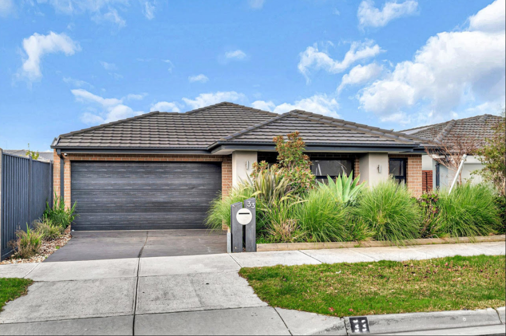 33 Abundance Cct, Clyde, VIC 3978