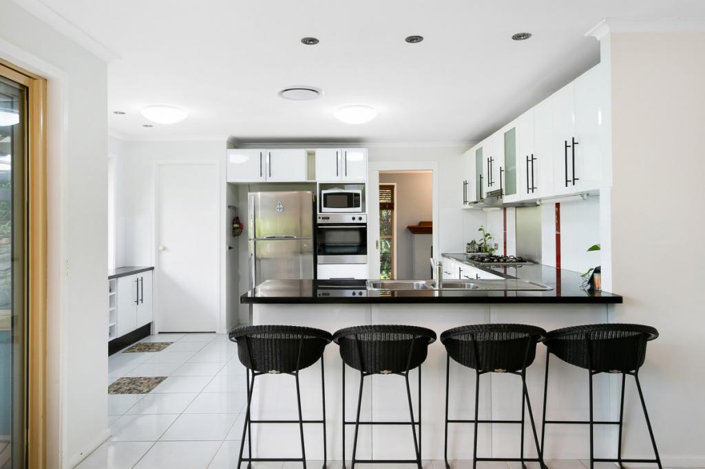 26 Cornwall Dr, Elanora, QLD 4221