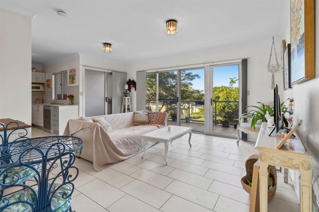 4/102 MELTON RD, NUNDAH, QLD 4012