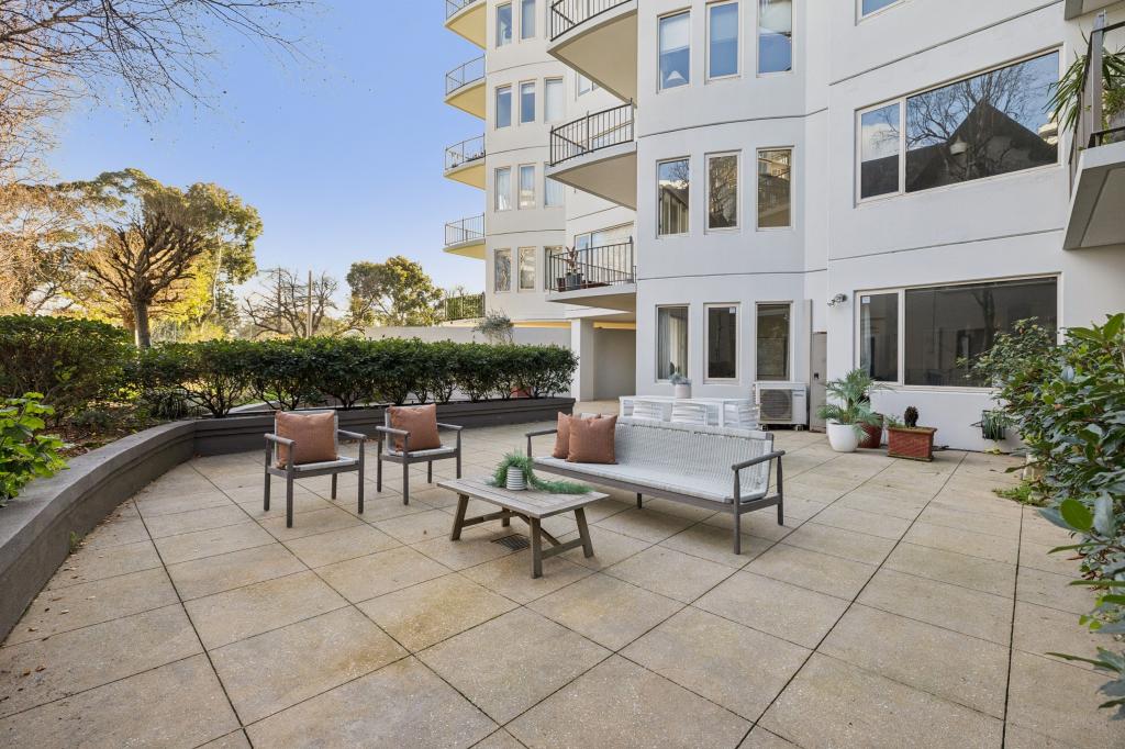 8/23 QUEENS RD, MELBOURNE, VIC 3004