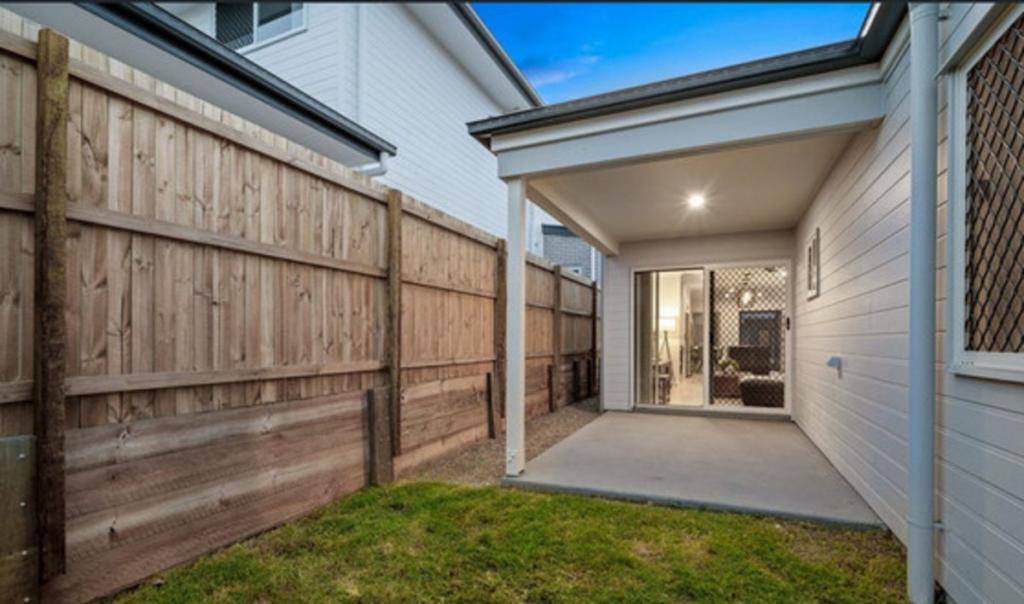 4 Barham Way, Spring Mountain, QLD 4300