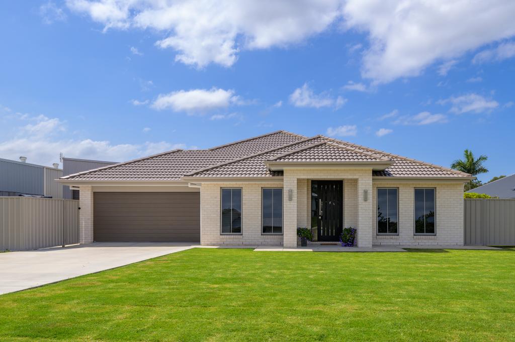 3 Environs Ave, Cooloola Cove, QLD 4580