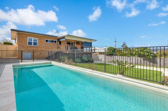 4 Kittiwake St, Banora Point, NSW 2486