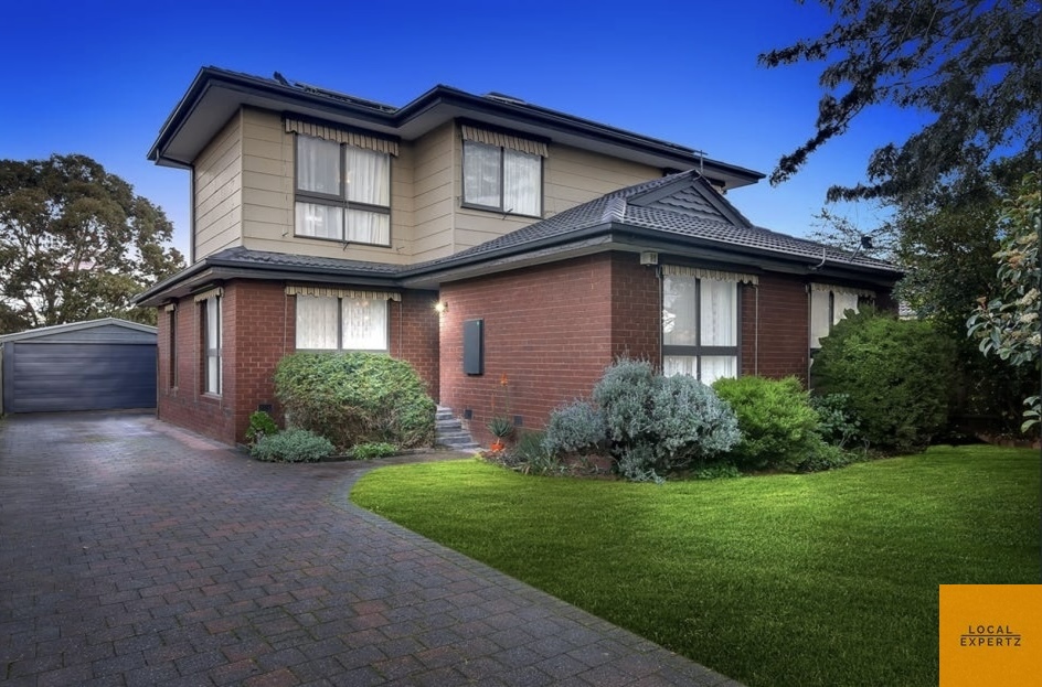 17 GRETEL GR, MELTON, VIC 3337