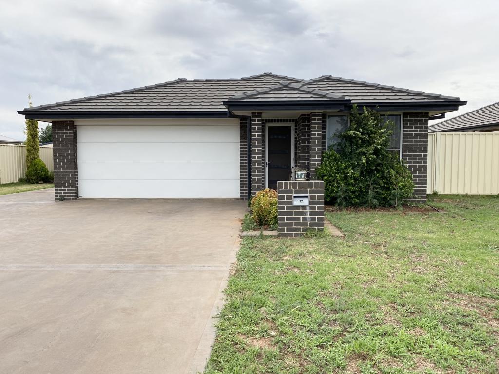 12 Hindmarsh Esp, Dubbo, NSW 2830