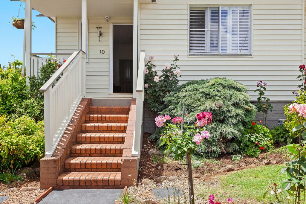 10 LLEWELLYN ST, CENTENARY HEIGHTS, QLD 4350