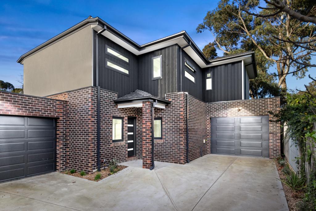 2/12 ROWAN DR, DOVETON, VIC 3177