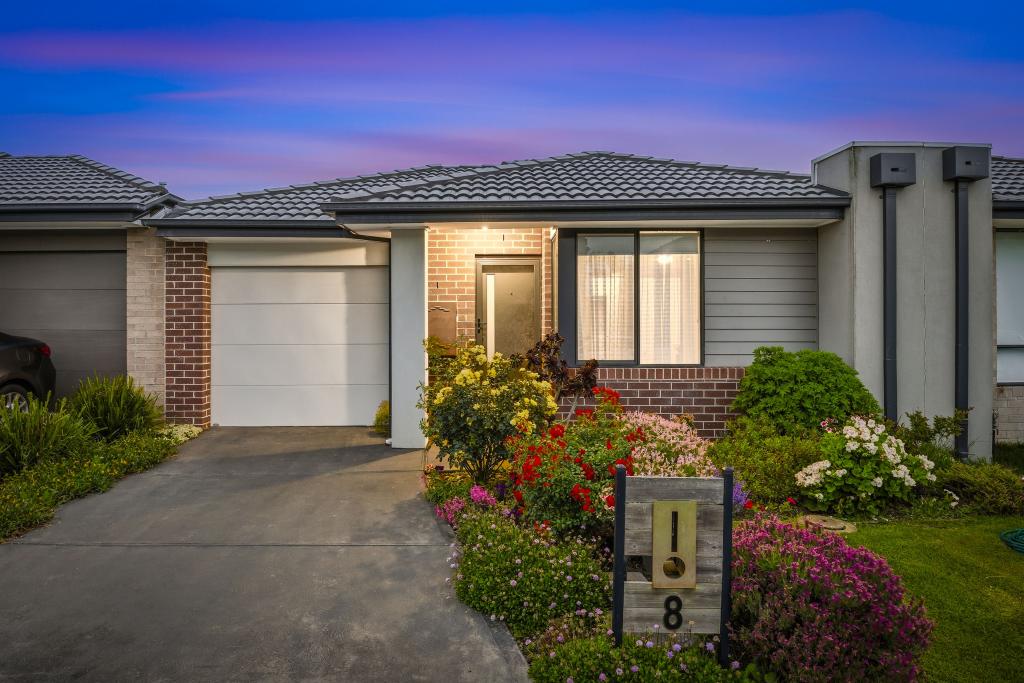 8 PORTRAIT PL, CLYDE NORTH, VIC 3978
