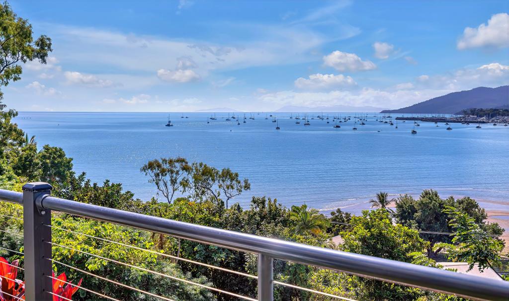 1 STEWART DR, CANNONVALE, QLD 4802