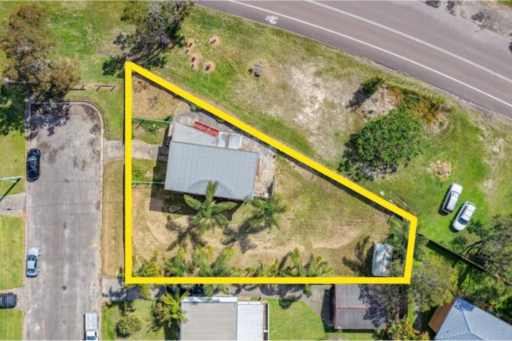 2 BONDI RD, THE ENTRANCE NORTH, NSW 2261