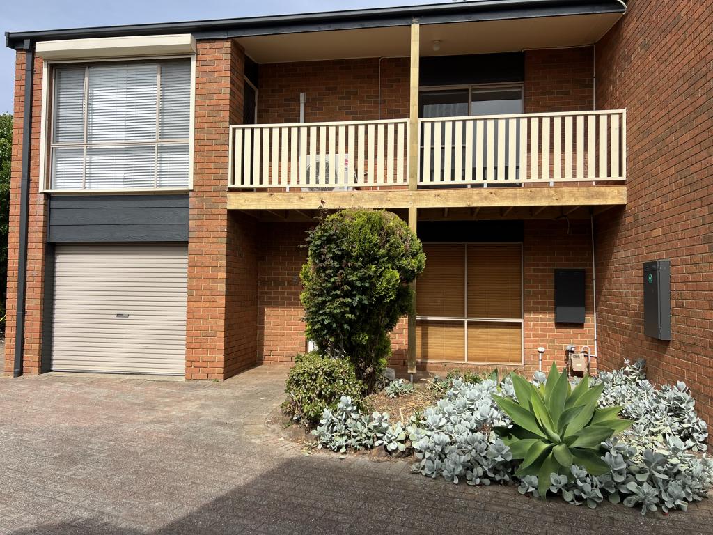2/92 Strachans Rd, Mornington, VIC 3931