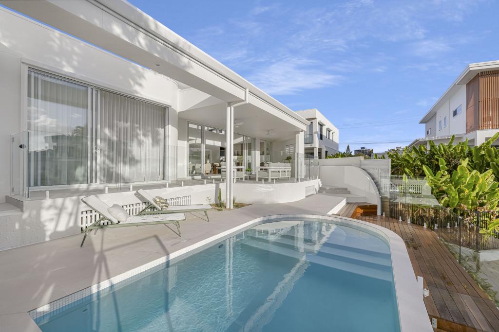 1 Crest View Key, Broadbeach Waters, QLD 4218