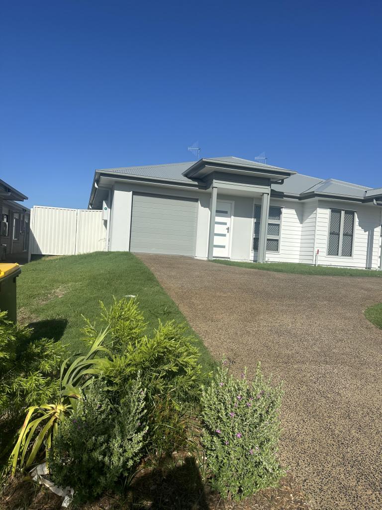 2/5 Coral Cove Dr, Coral Cove, QLD 4670