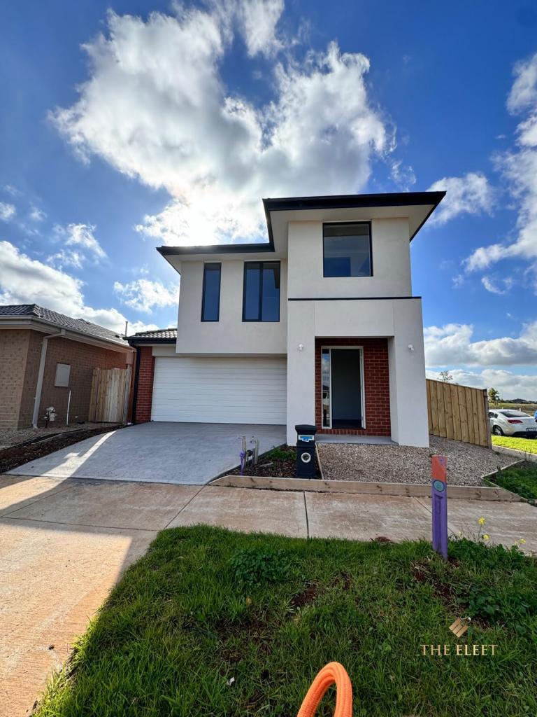 64 MEWAT CCT, THORNHILL PARK, VIC 3335