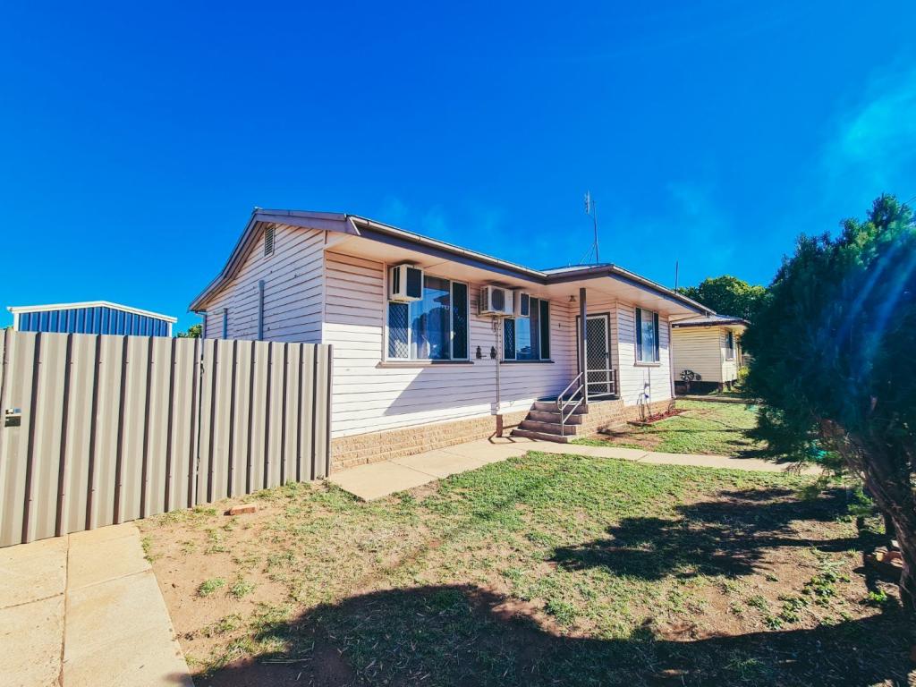 3 Tarakan St, Soldiers Hill, QLD 4825