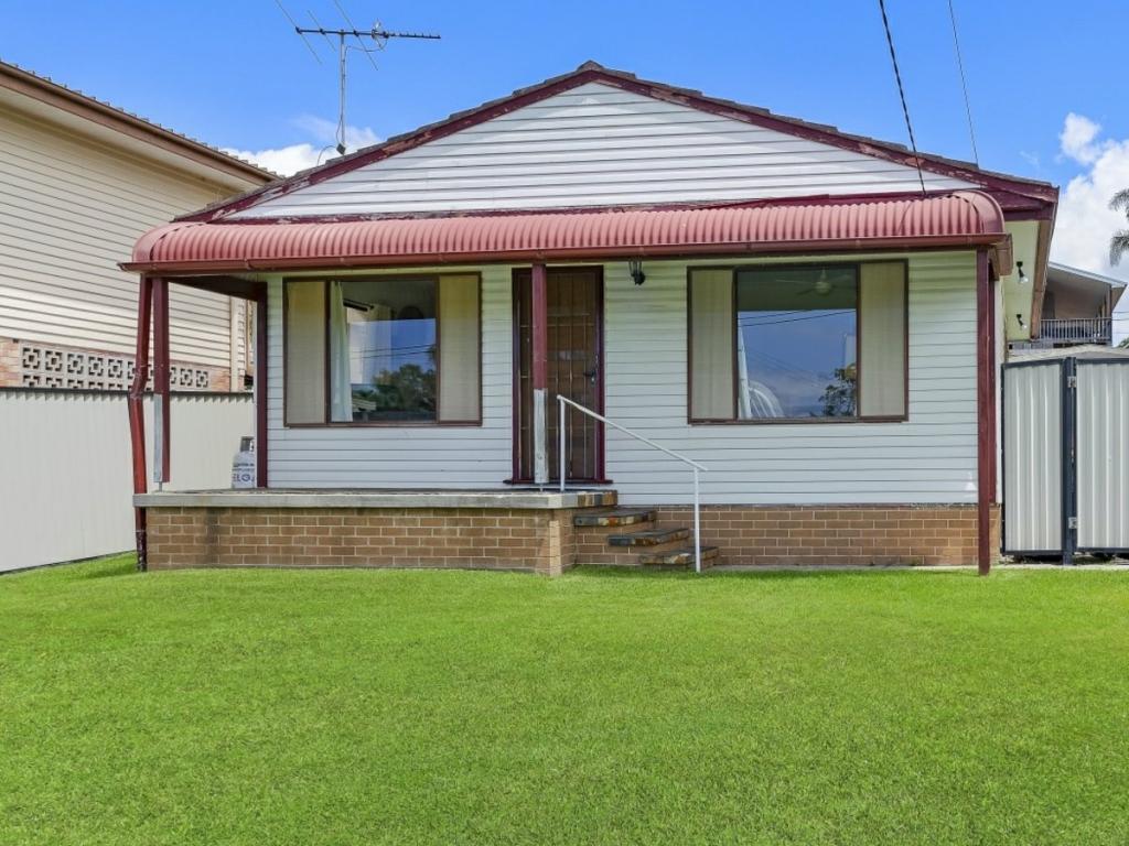 50 & 50A COLLENDINA RD, GWANDALAN, NSW 2259