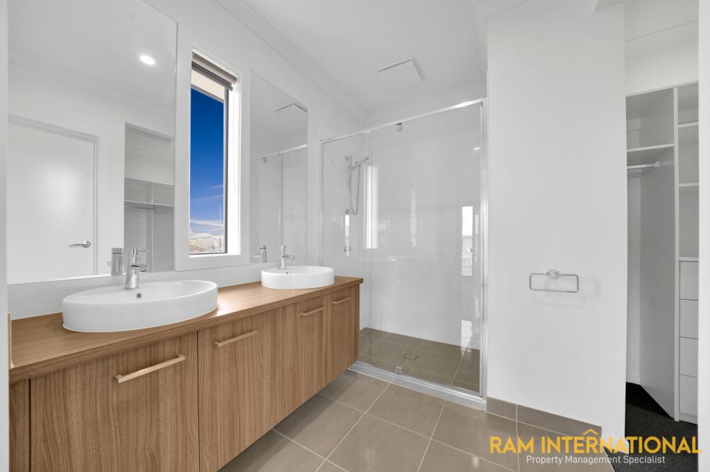 30 MAKYBE ST, BONNIE BROOK, VIC 3335