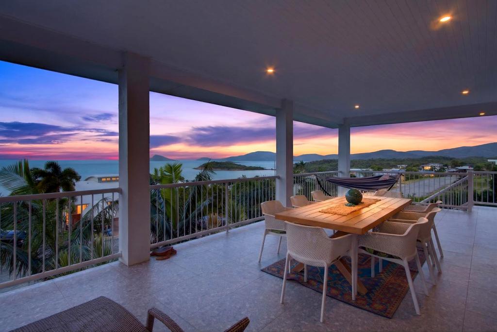 8 Blackcurrant Dr, Hideaway Bay, QLD 4800