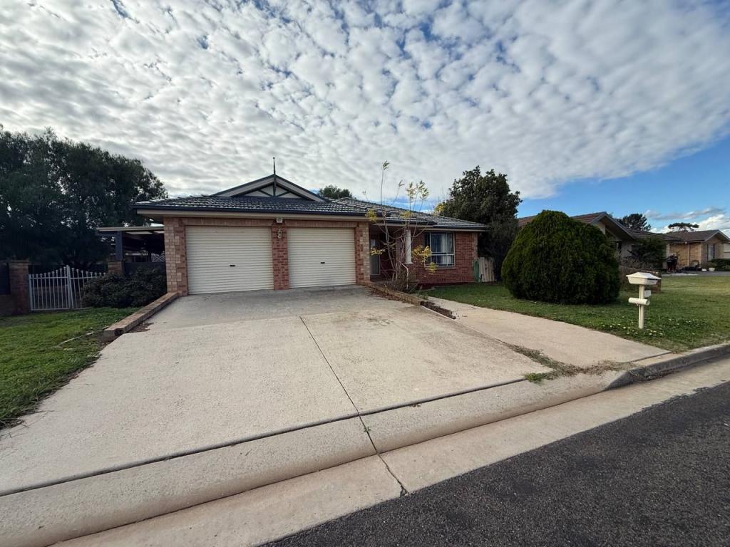 2 Mcmillian Pl, Forbes, NSW 2871