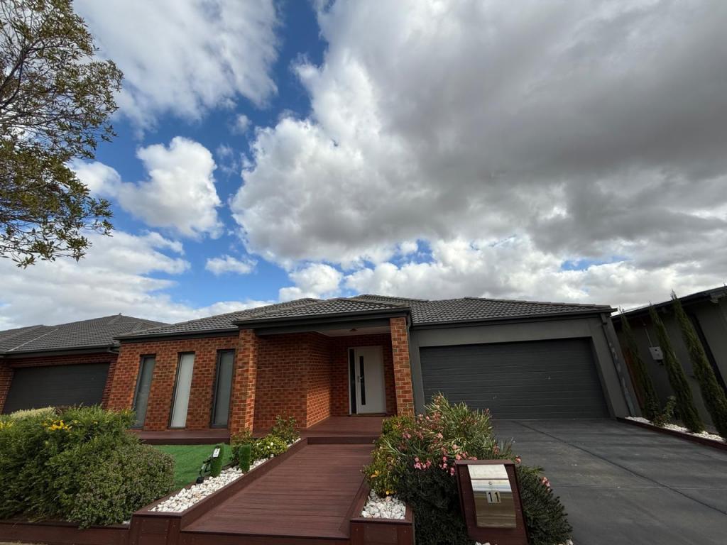 11 Longford Cres, Weir Views, VIC 3338