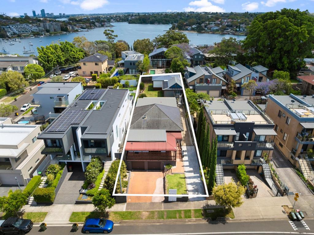 11 BLACKWALL POINT RD, CHISWICK, NSW 2046