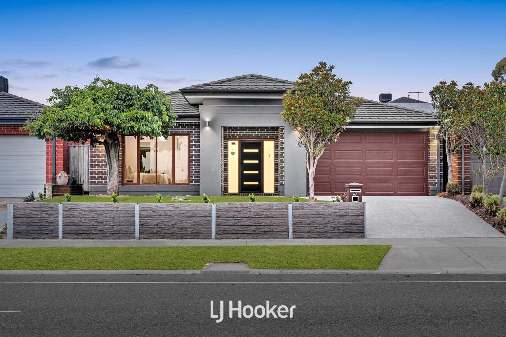 67 Mannavue Bvd, Cranbourne North, VIC 3977