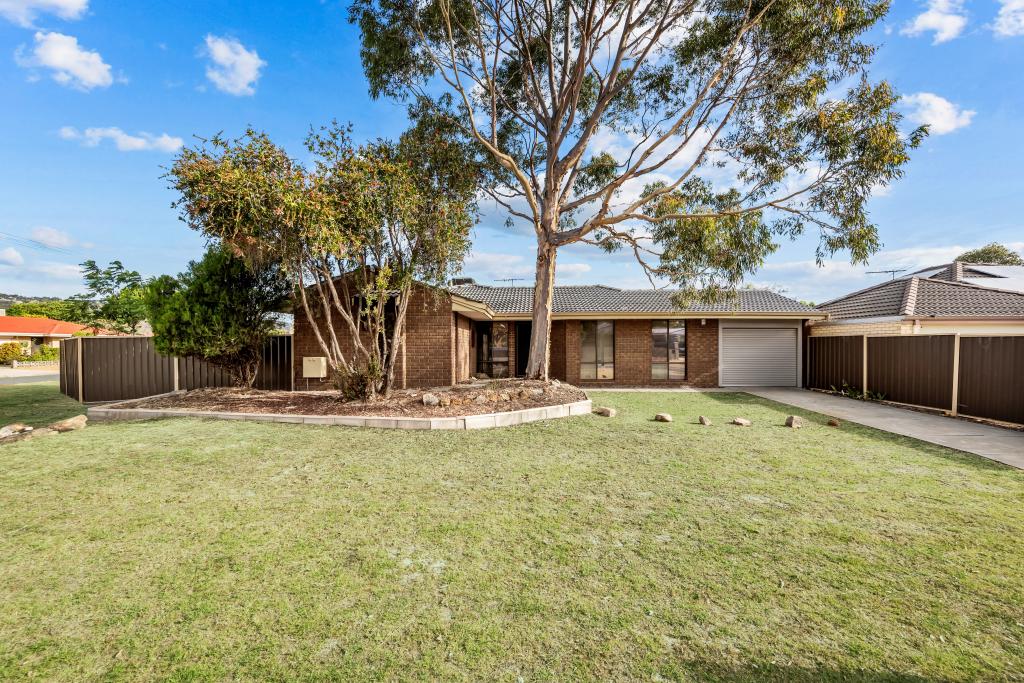 11 Essex St, Forrestfield, WA 6058