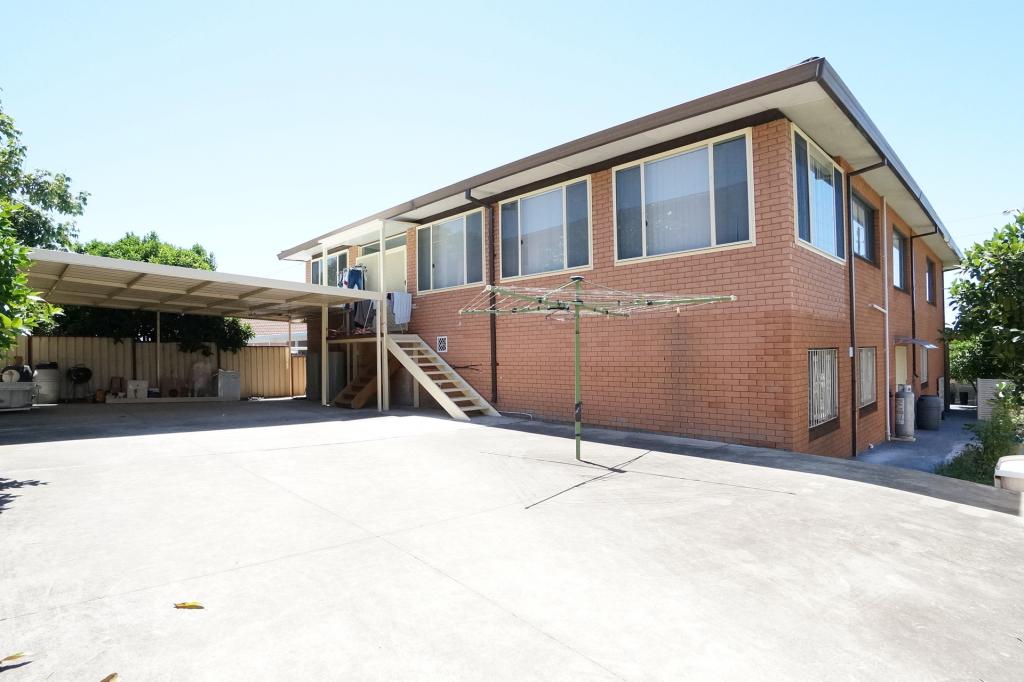 181 Humphries Rd, St Johns Park, NSW 2176