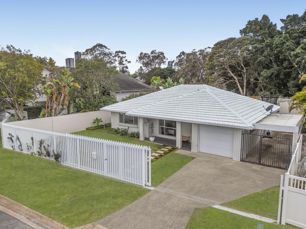 17 Oriana Dr, Mermaid Waters, QLD 4218