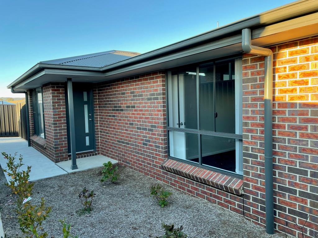 12a Brooklands Cct, Goulburn, NSW 2580