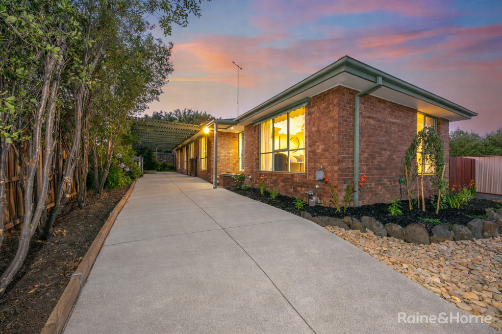 12 Adams Ct, Sunbury, VIC 3429