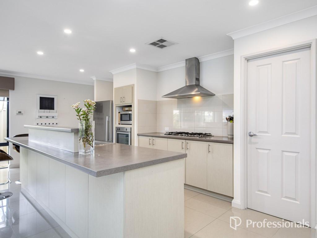 4 TORQUAY LANE, HIGH WYCOMBE, WA 6057